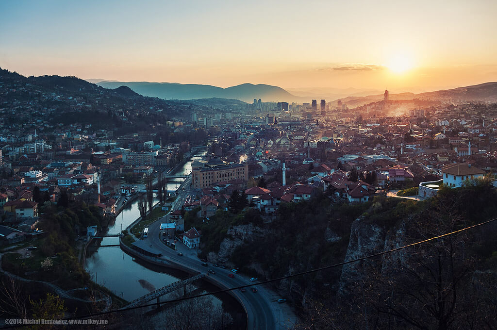 Slika: Sarajevo sunset od Michał Huniewicz Licenca: CC BY 2.0